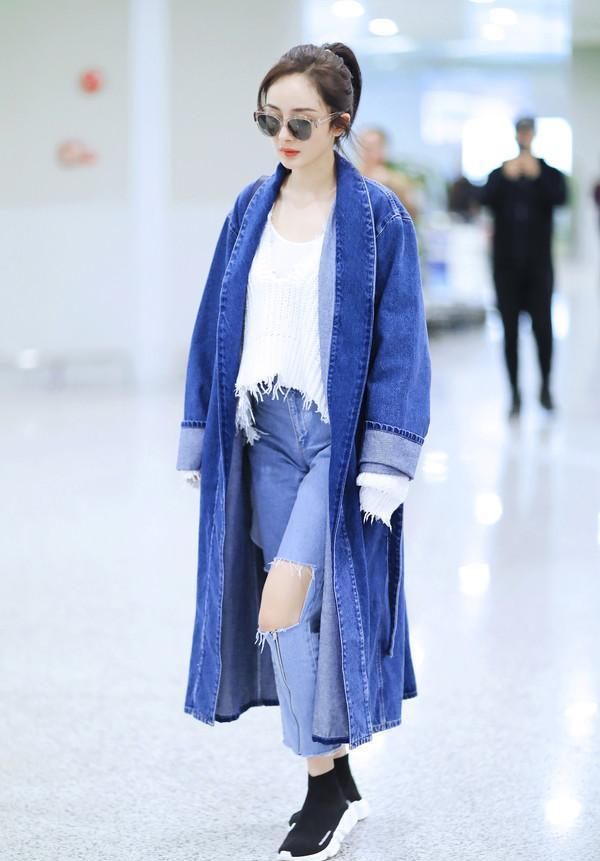 杨幂曾经的机场照原来那么LOW,还不如人宋茜的夸张羽绒服