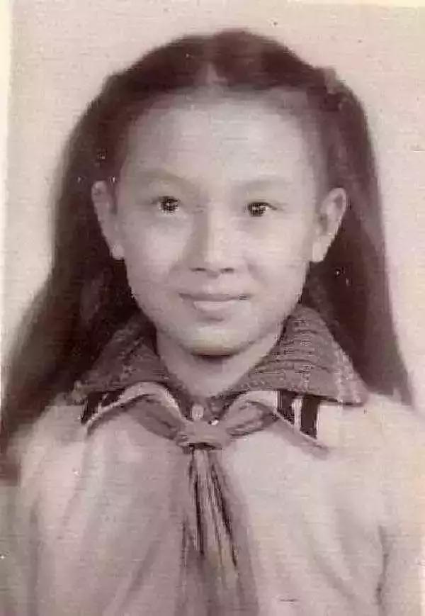 看完这个女人的前半生, 我才明白40岁的女人有多美, 她就是陈数