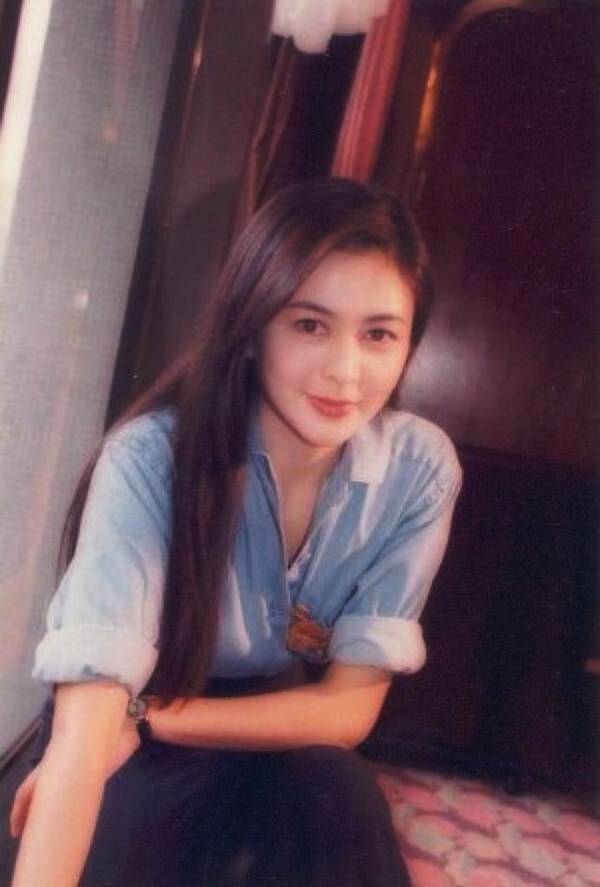 看了陈岚年轻时美照 就明白向华强为什么不娶迷倒众男的关之琳了