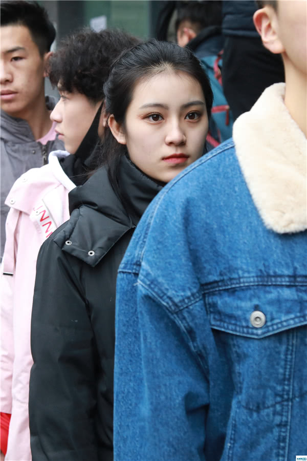 北电艺考美女频现"明星脸" 颜值高惊艳撞脸李小璐,王鸥