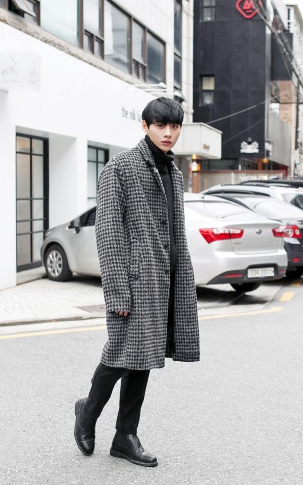 男士格子大衣里面怎么搭配时髦又保暖,跟着这