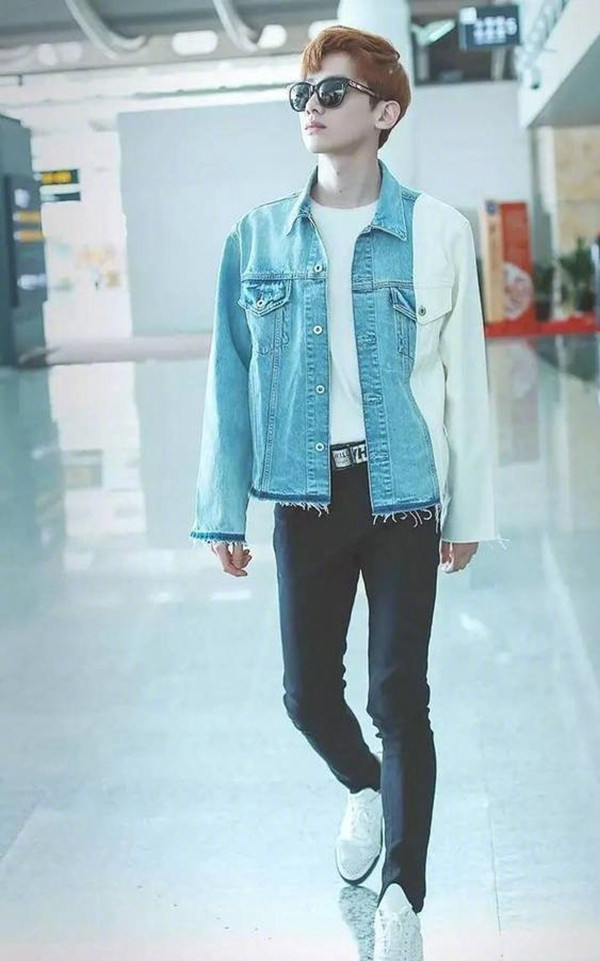 白敬亭机场秀真会穿,飞行服搭牛仔裤,网友:这个少年帅