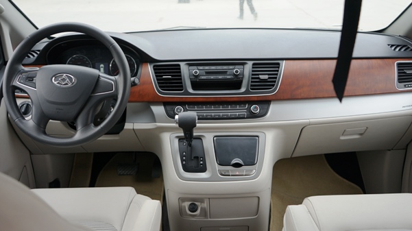 大通入门级G10升顶房车 长5.1米 6AT 售价28.