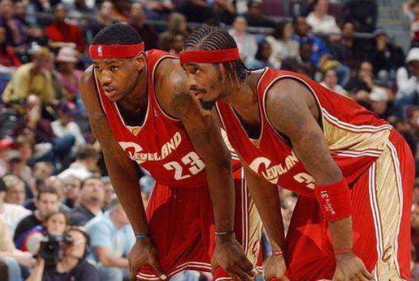 03年为了得到詹姆斯,NBA有多疯狂?猛龙蓄意摆