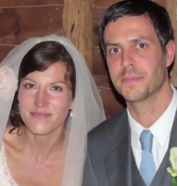 痴情女火车上对陌生男一见钟情!递出神秘纸条