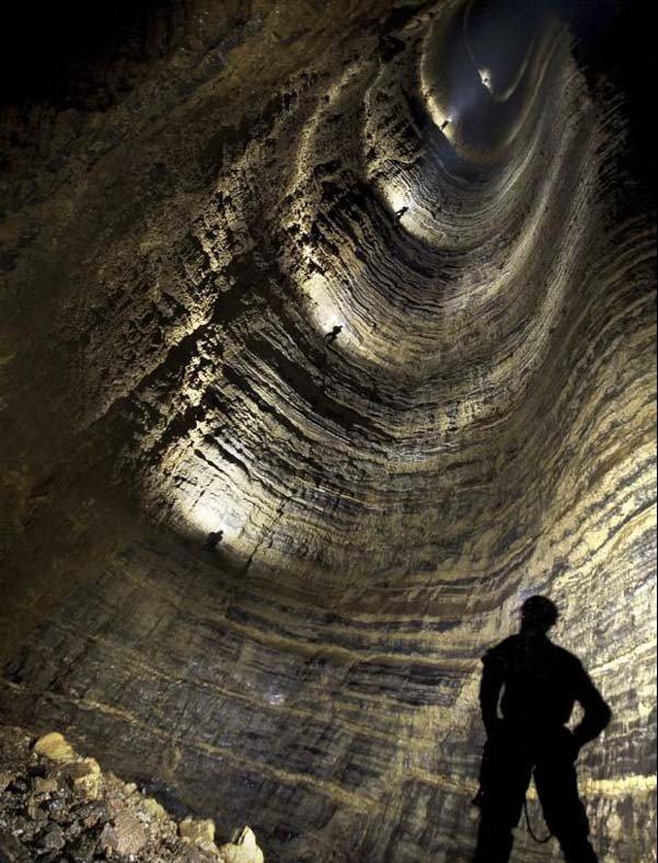 地球上最深的无底洞-库鲁伯亚拉洞穴
