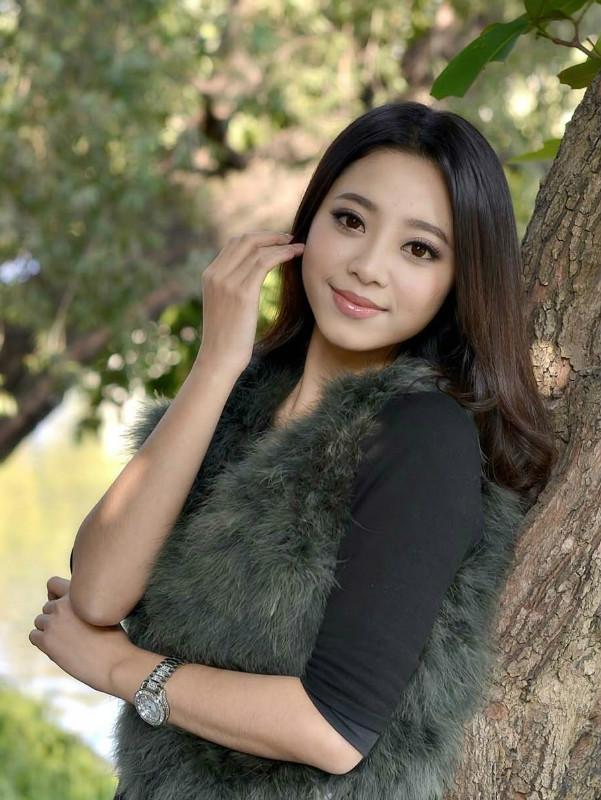 极品成熟靓丽美女,美丽大眼睛