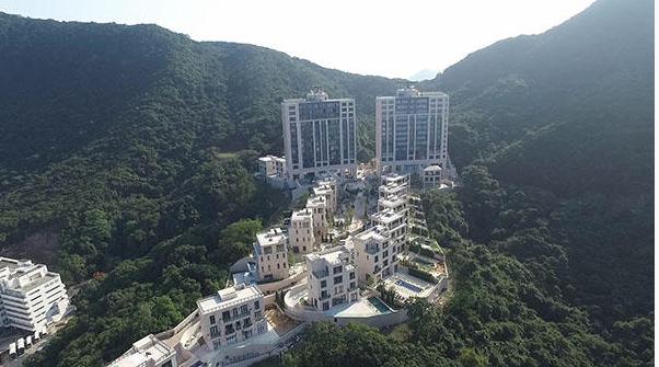 她40岁素颜都“值”８个亿，合个照随意就秒杀了汤唯林志玲！