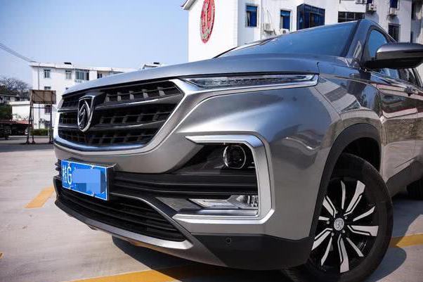 真正的国产神车 销量直逼哈弗H6 价格让国人乐开了花！