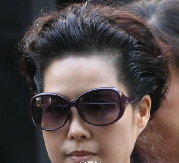 52岁梦鸽今格外低调 少言寡语 小区保安回忆:她以前习惯语带呵责