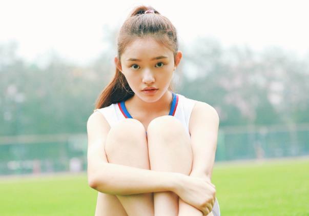 她是周星驰力捧的“星女郎”,上学时曾因打架斗殴拘15天