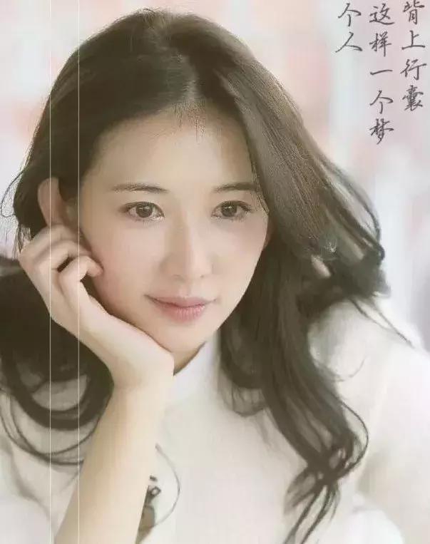 这才是适合所有脸型的发型,所有发量,比短发更