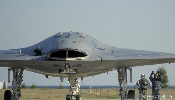 X37B的孪生兄弟X47B是架遥控飞机,真正