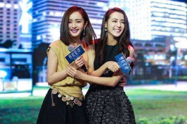 这两部剧里能称得上女神的主演,无非电视剧版本里的杨幂和迪丽热巴与