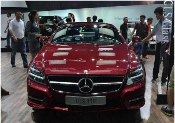 女车主买了奔驰车过年,结果车管所说是假的,不