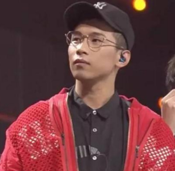 浙江卫视再次惹怒观众,请他来跨年演唱会,杨幂