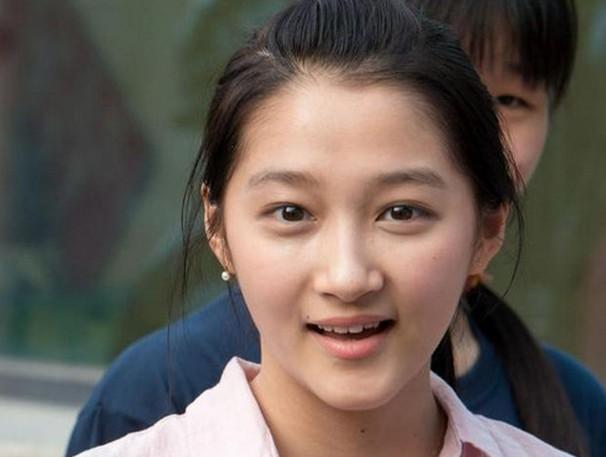 关晓彤最丑照片图片