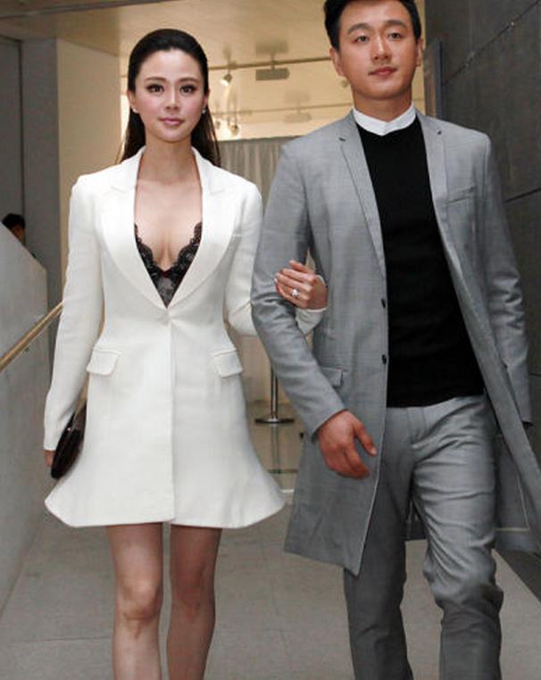 这2位美女哪位才是佟大为的妻子,见多识广的网友们分的出来吗?