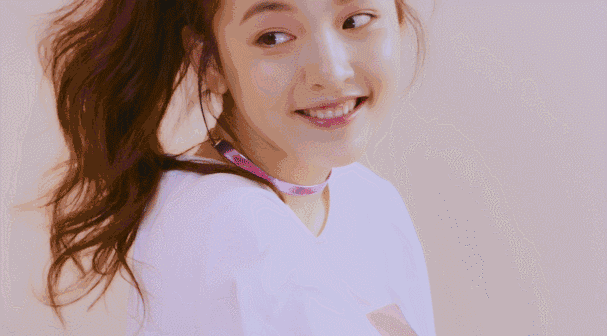 她追过鹿晗,还曾被威廉王子接见,也是才貌双全的武大校花
