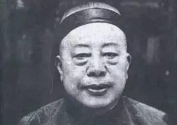 旧上海滩威名赫赫的黑帮大佬，杜月笙由他提拔，晚年却成清洁工!