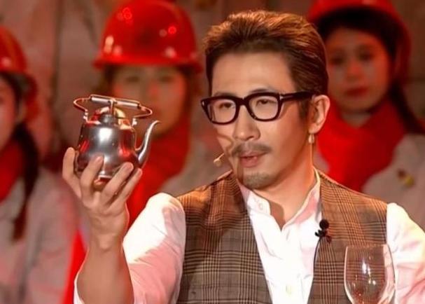 刘谦再次上湖南春晚,魔术3分钟被破解,网友:最