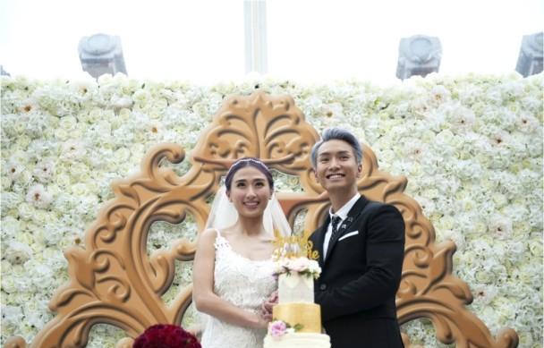 香港二线歌手陈柏宇娶老婆,摆酒席花120万,度