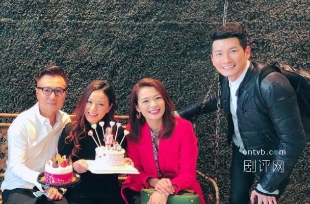 滕丽名42岁生日 袁文杰送蛋糕兼唱生日歌