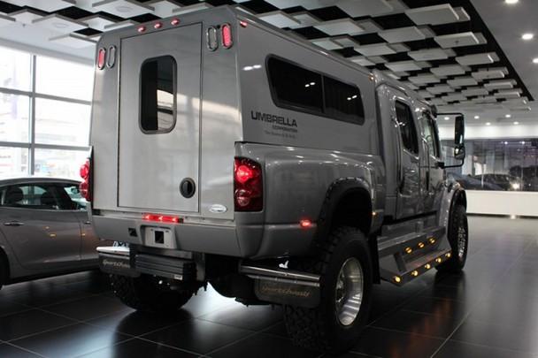 李晨这辆车才是真正的巨无霸,高4.4米重6吨,简直就是移动城