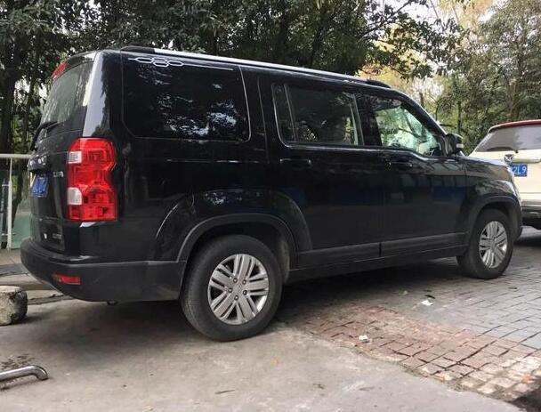 国产良心车,外观像是面包车又像是路虎,5万起甩五菱几条街!