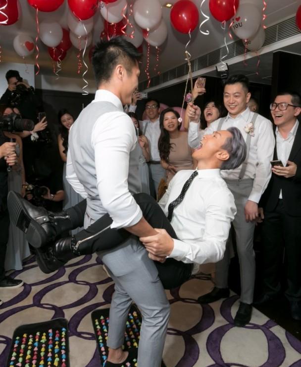 香港二线歌手陈柏宇娶老婆,摆酒席花120万,度蜜月密密造!