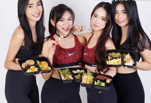 50岁辣妈身材少女感十足,与老公合照似父女,与儿合照