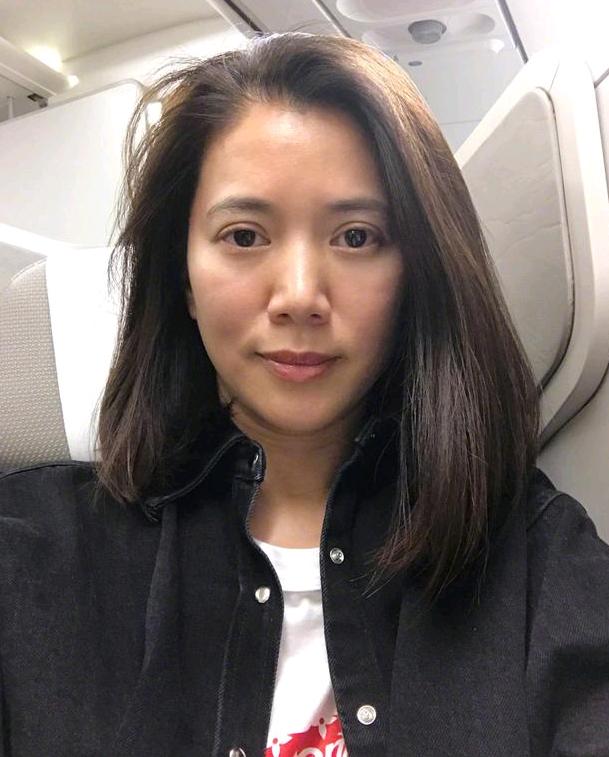 袁咏仪的微博照片从来不p图,而且大部分都是素颜!小编超爱她