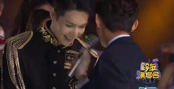 张艺兴的小举动,让何炅感动,难怪汪涵会称他是