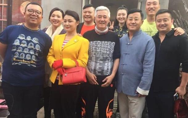 《乡村爱情》中,戏外夫妻档有好几对,唯独王长贵最扎眼