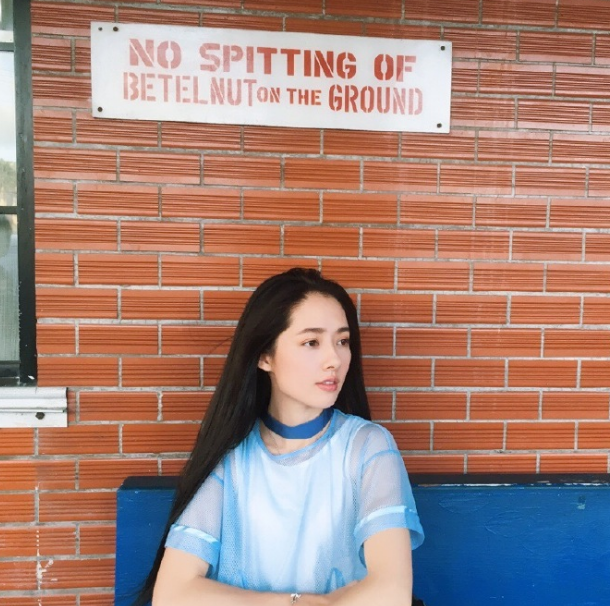 吴有民战战兢兢的走出了四合院,吴有民从未露