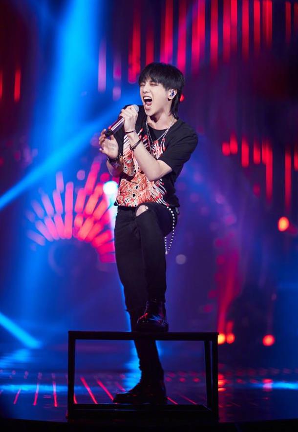 《歌手》华晨宇必备的道具不是琴,而是节目组