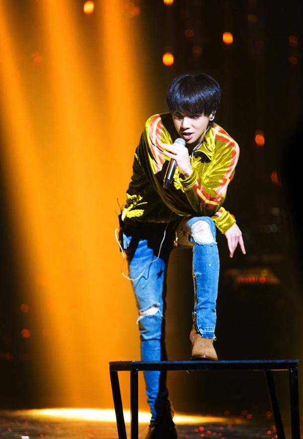 《歌手》华晨宇必备的道具不是琴,而是节目组