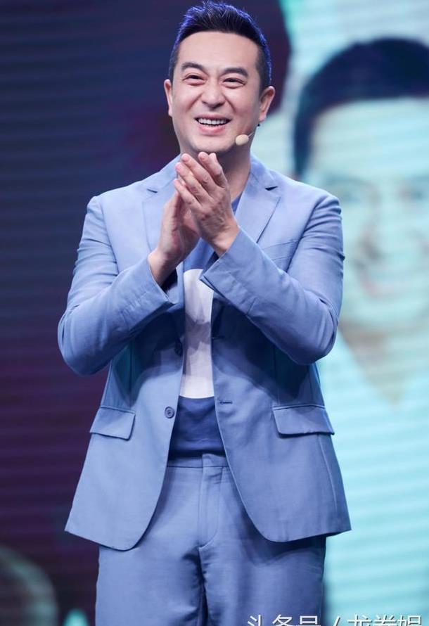 全民模仿张嘉译“社会摇”!魔性步伐的背后全是心酸!