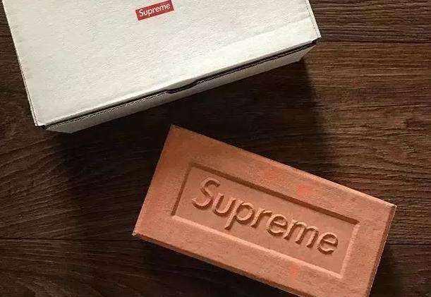 Supreme的砖头