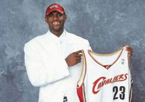 03年为了得到詹姆斯,NBA有多疯狂?猛龙蓄意摆