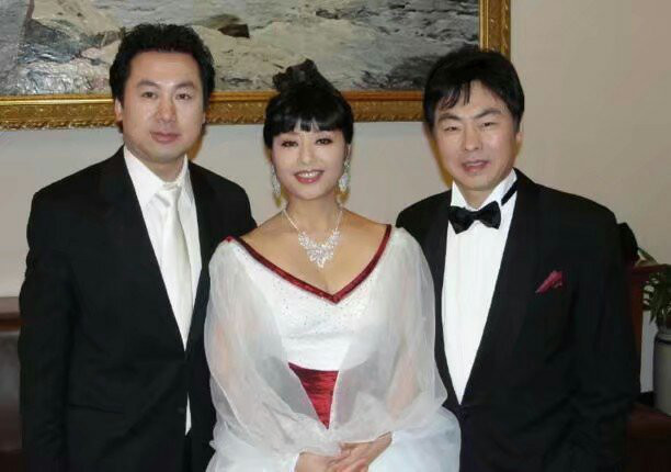 为何殷秀梅嫁到法国,二婚却被宠成宝贝? 看到现任丈夫就明白了