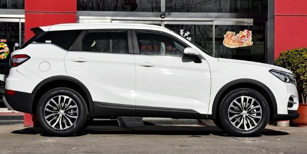 那么,下面这两款车型—长安cs75与中华v6,相比,谁更能让人心动,更