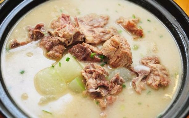 儿子首次带女友回家,我给五百块钱红包,他们走