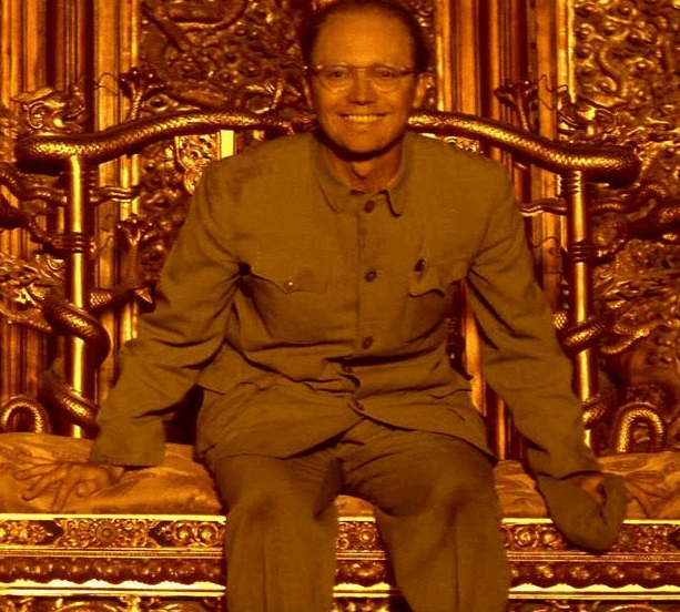 溥仪最后一次参观故宫, 看到以前坐过的龙椅后, 说了这样一句话