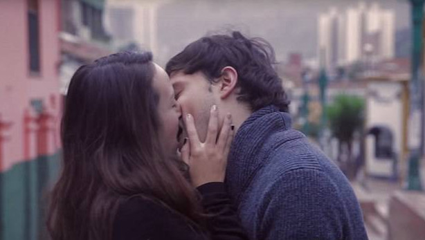 女孩对男友口水过敏,一亲嘴就犯病,这日子可怎