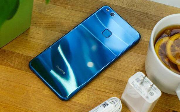 这款手机从1999元跌到1298元,双面2.5D弧面玻