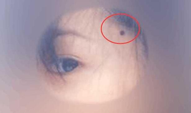 这个地方长痣的女人最富贵,必定财运爆棚,一生