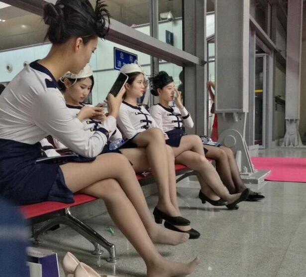 空姐漂亮,懂礼仪,会打扮,爱时尚,爱微笑是人们心中的形象,但是当空姐