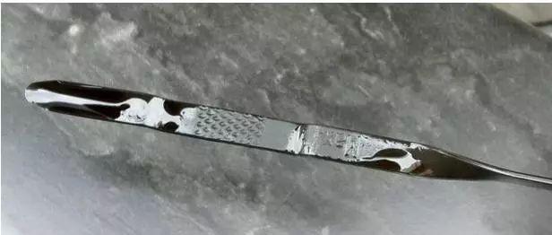 汽车机油到底多久换一次好?简单一招教你判断