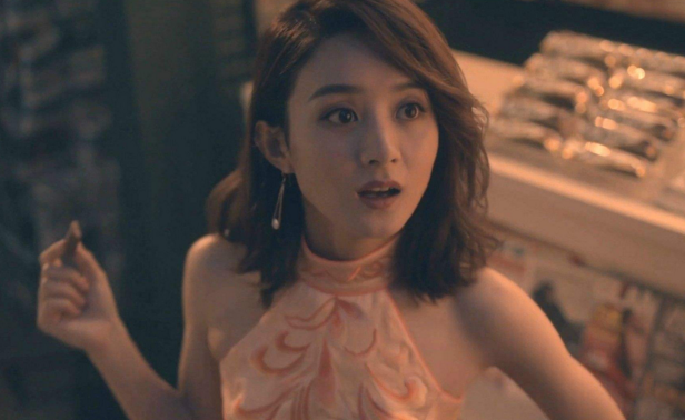 历任德芙巧克力广告的女主角，Angelababy被吐槽，她被认为最美